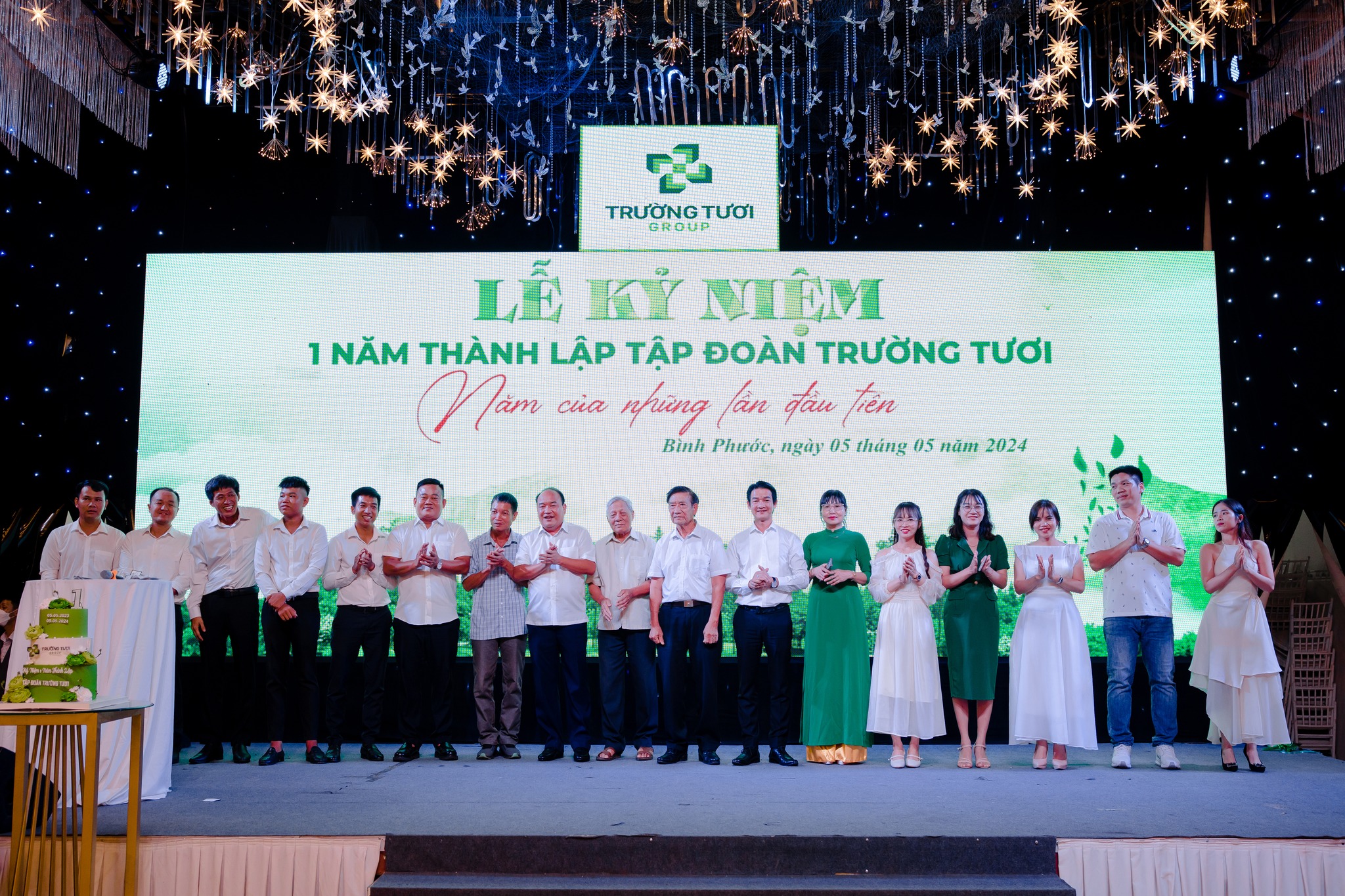 boc-tham-may-man-tai-le-ki-niem-thanh-lap-tap-doan-truong-tuoi